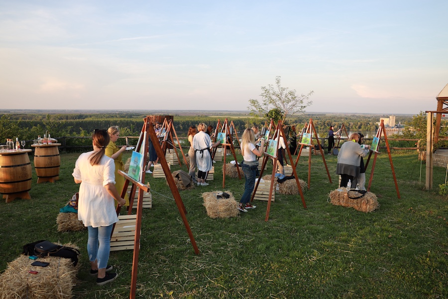 Erdut Wine Paint And Art  900